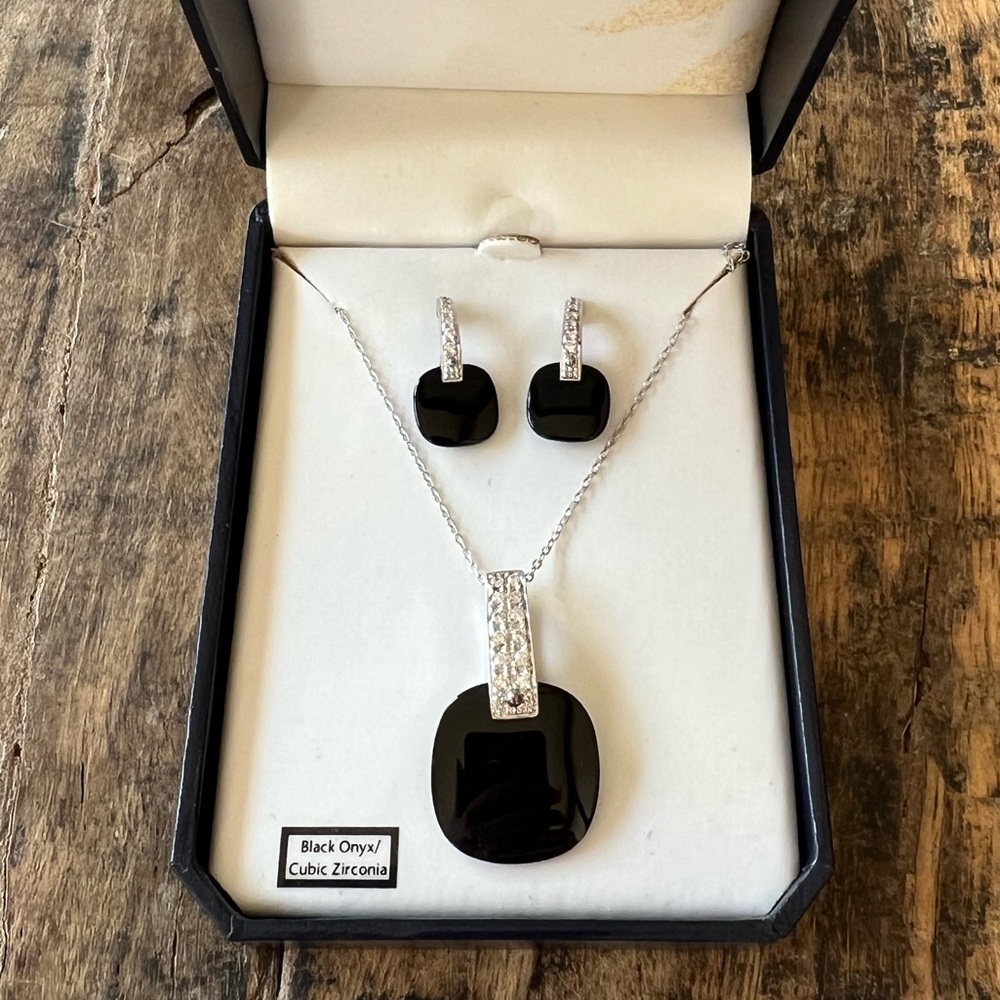 Onyx necklace and earring set